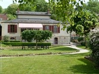 La maison, vue du jardin